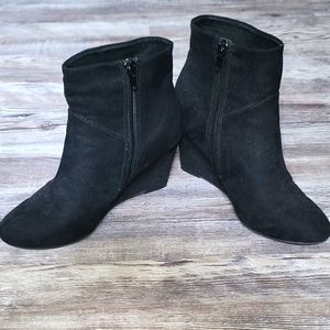 White Mountain Black Suede Wedge Ankle Bootie Size 6.5